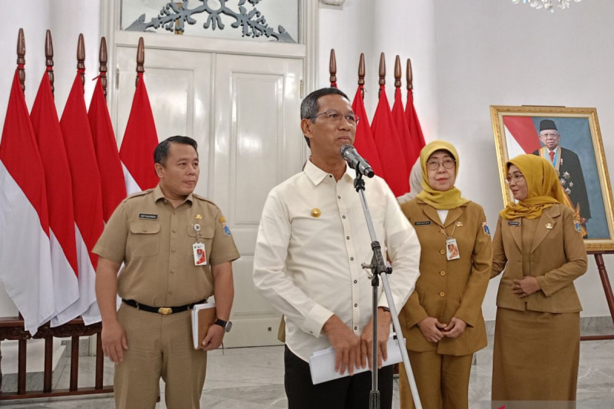 Heru minta Walkot Se-DKI lalukan penataan hunian kolong Tol Angke