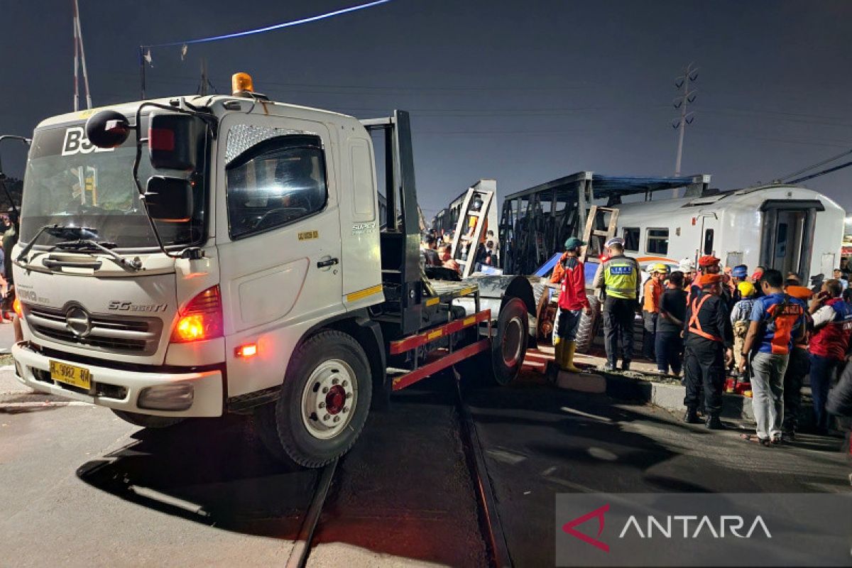 Tidak ada korban jiwa akibat Kereta Api Brantas tabrak truk di Semarang