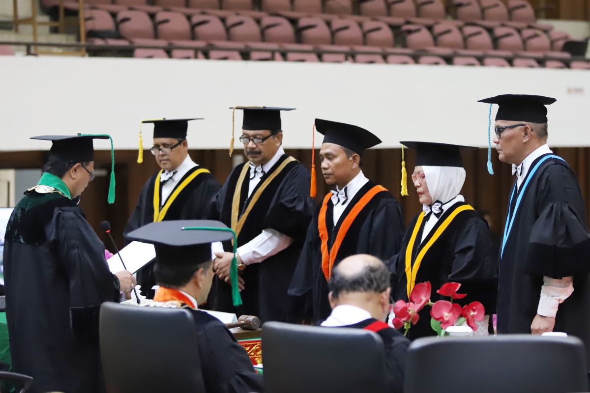 Universitas Syiah Kuala Aceh kukuhkan lima guru besar, begini penjelasannya