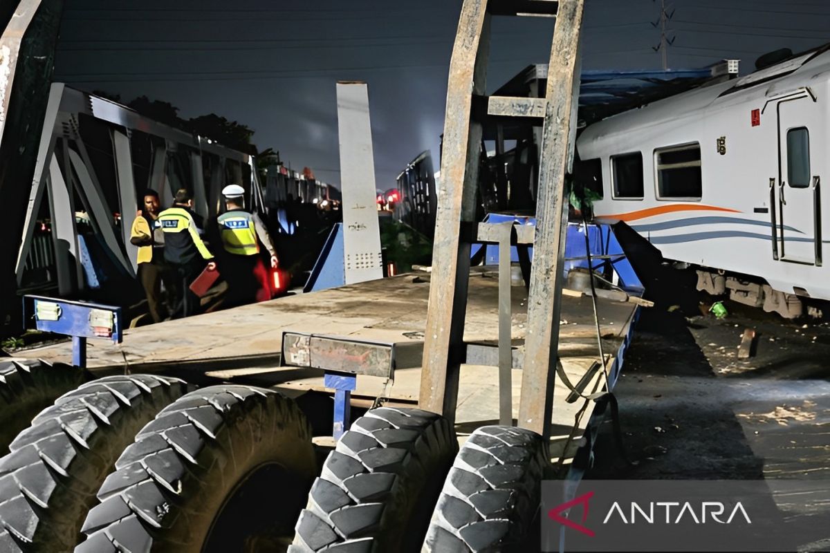 Jadwal KA Daop 8 tak terganggu kecelakaan di Semarang