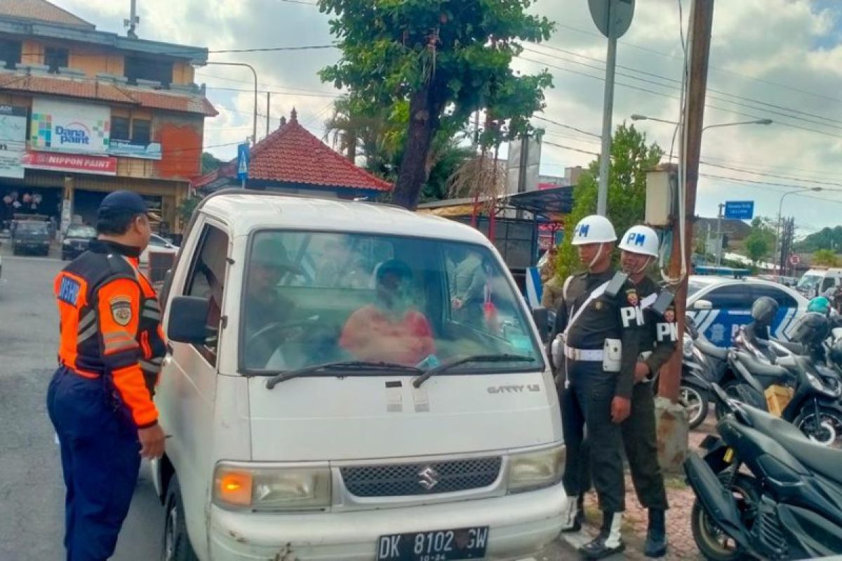 Tim gabungan sidak angkutan barang di Kota Denpasar