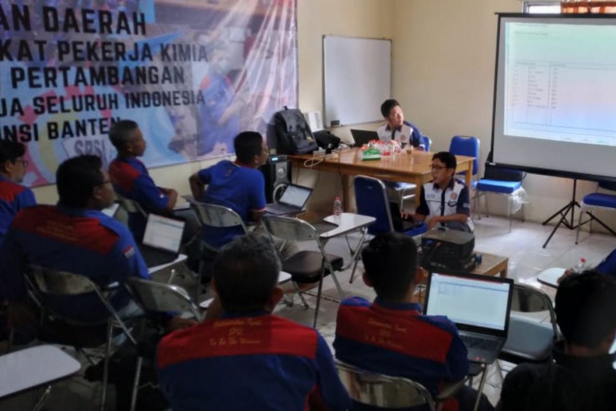 Serikat pekerja Banten dapat pelatihan basis digitalisasi dari Unsera