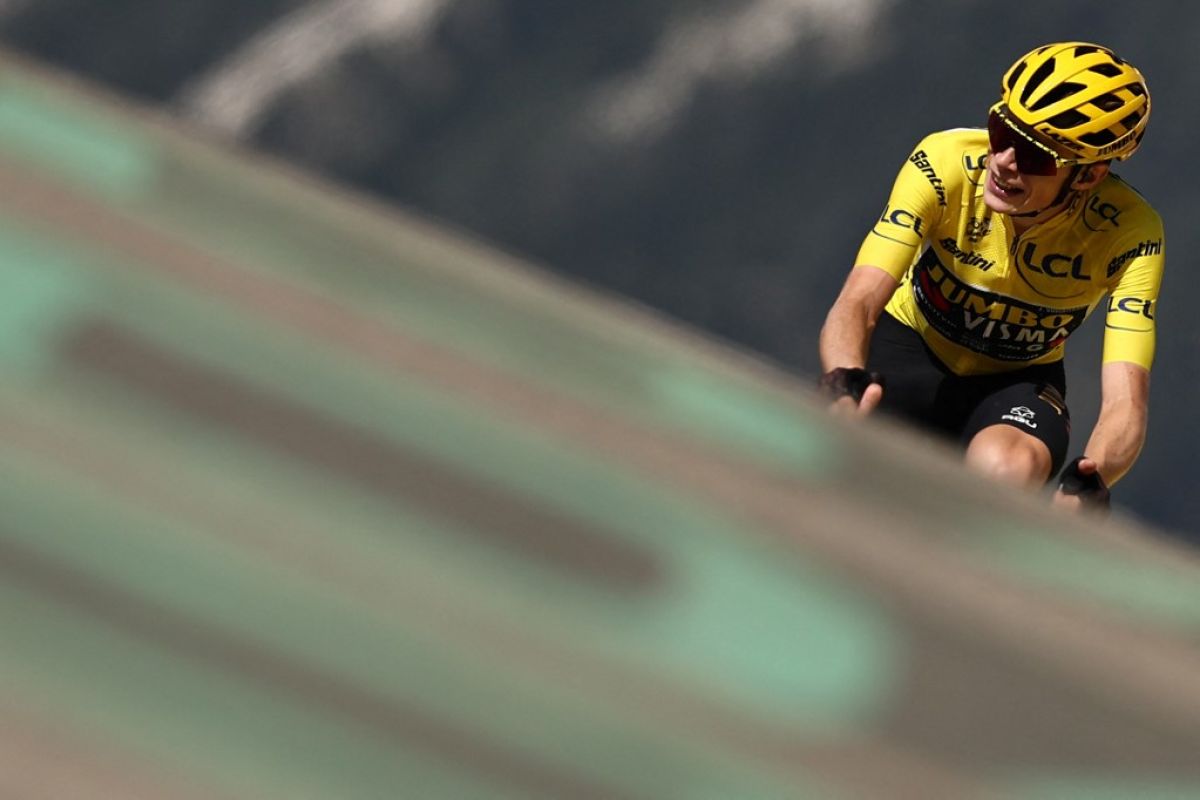 Pebalap Vingegaard dekati gelar Tour de France