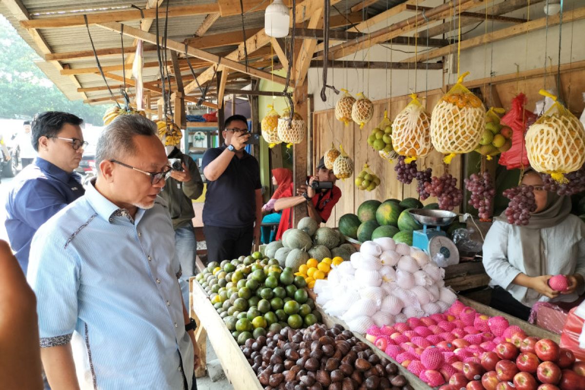 Trade Minister inspects Bakauheni traditional market