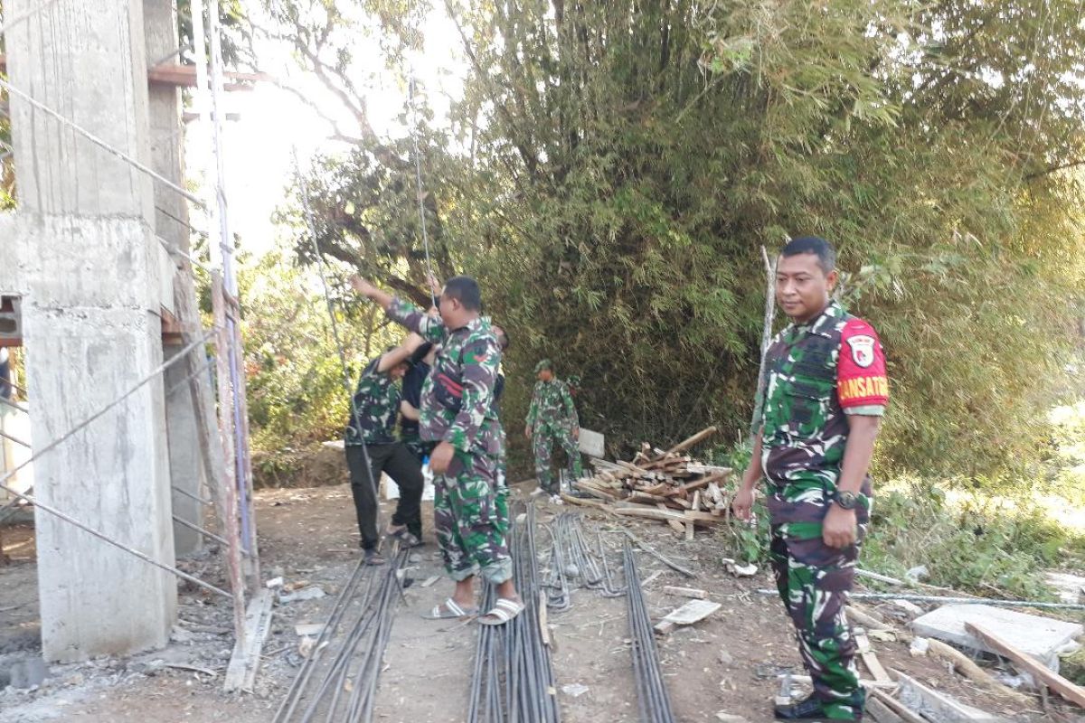 TNI perbaiki tandon air di pelaksanaan TMMD Kediri