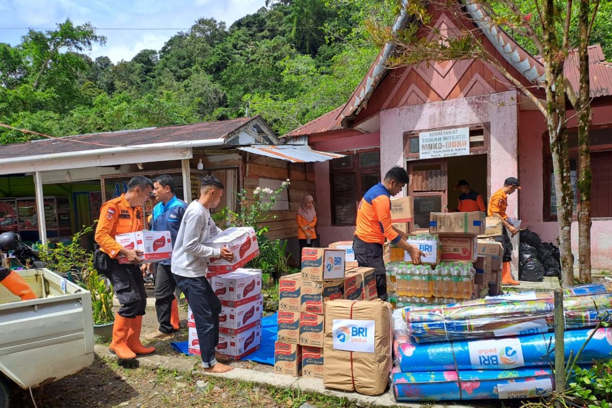 BRI Peduli Salurkan Bantuan Tanggap Bencana Banjir dan Longsor Padang