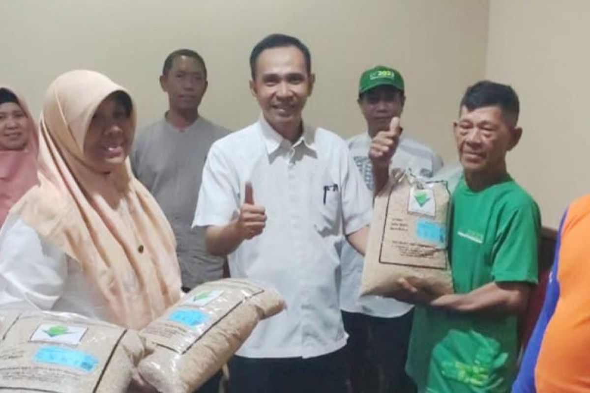 DKP Kota Tangerang bagikan satu ton bibit padi kepada kelompok tani