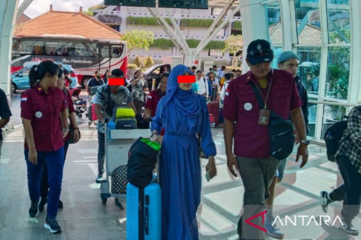 Imigrasi Bali deportasi WNA Pakistan dan Australia 