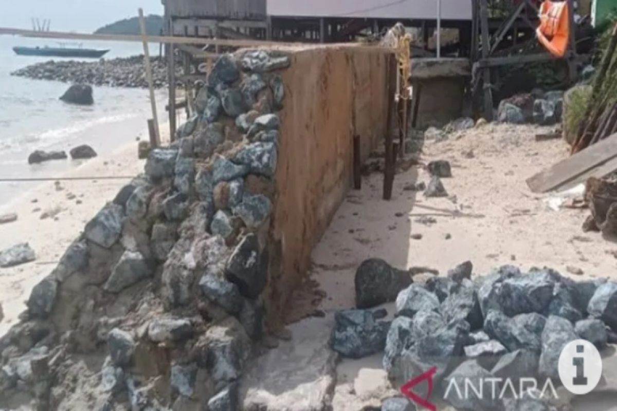 Kotabaru PUPR constructs seawall in Teluk Tamiang beach