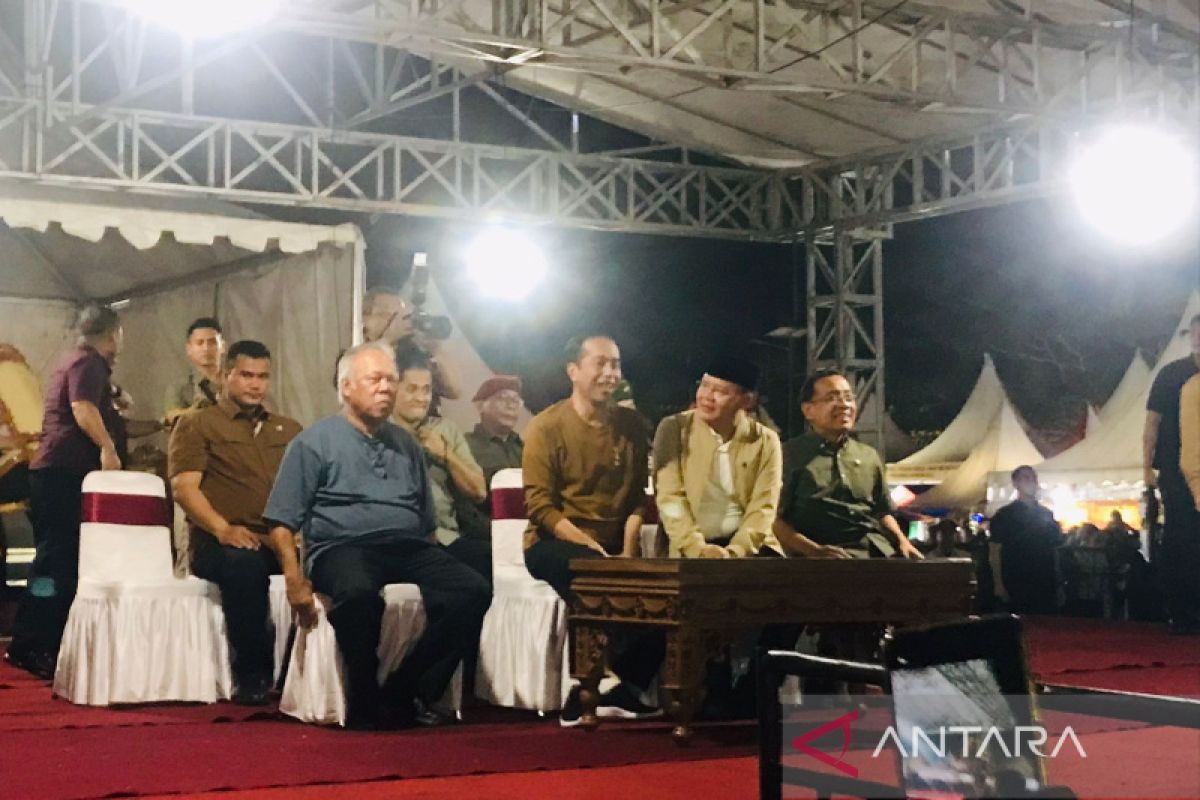Jokowi saksikan atraksi Dhol di Festival Tabut Bengkulu