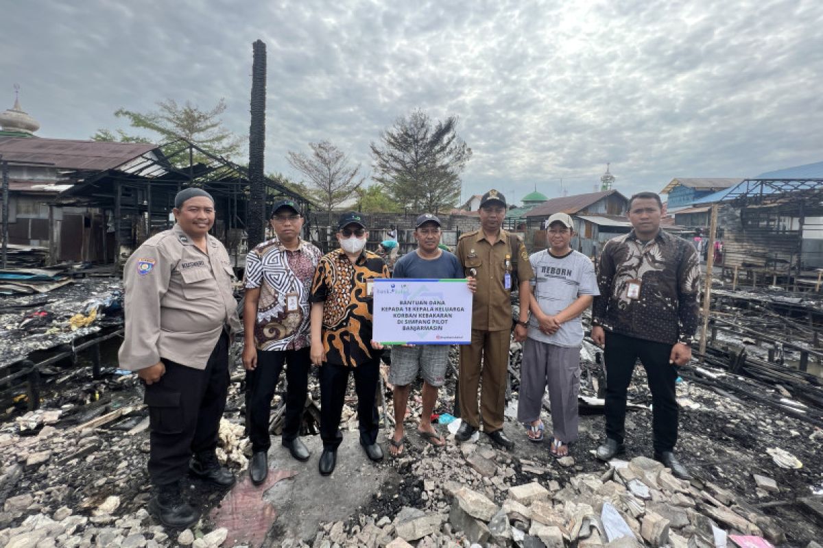 UPZ Bank Kalsel bantu korban kebakaran di Gang Simpang Pilot  Banjarmasin