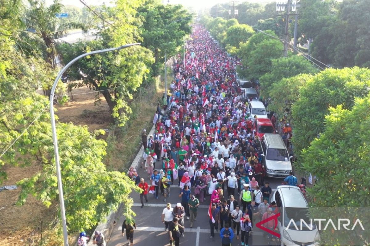 Puluhan ribu warga di Surabaya ikuti jalan sehat peringati Tahun Baru Islam