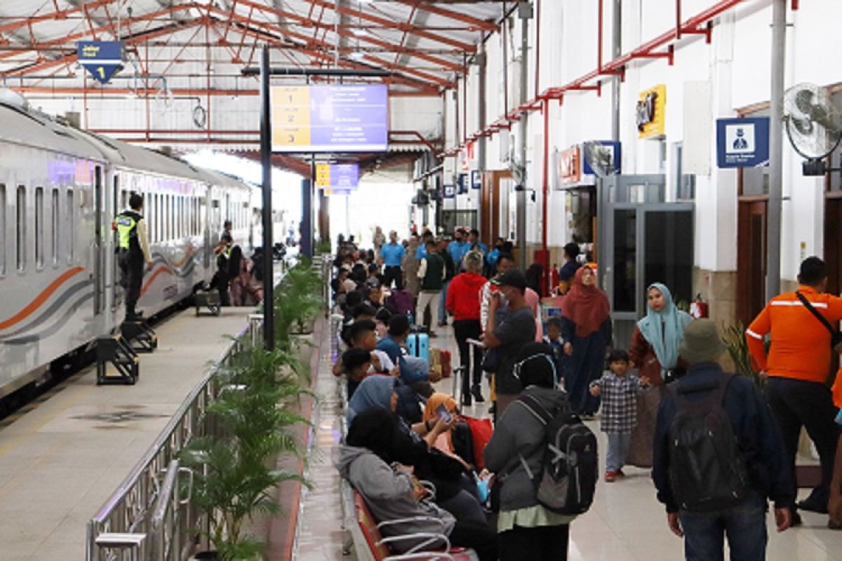 Jalur KA Semarang sudah normal setelah kecelakaan KA Brantas-truk