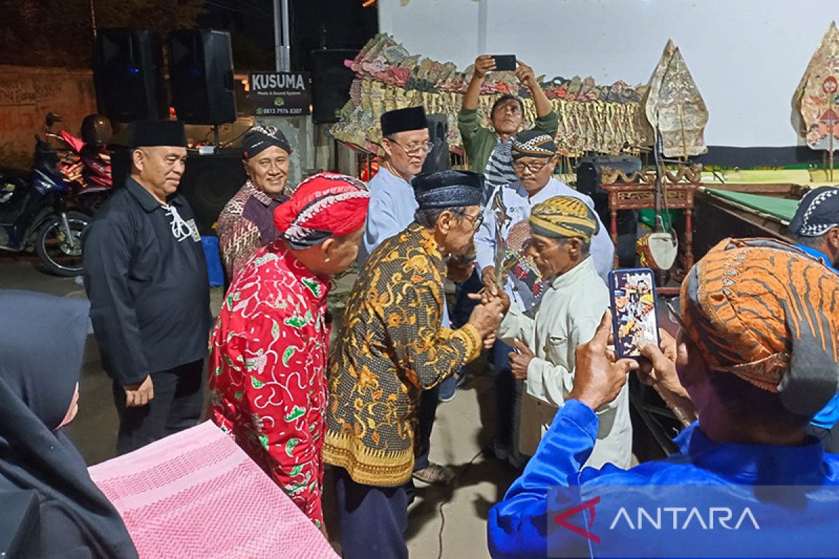 Anggota DPD apresiasi pelestarian wayang kulit di Lampung