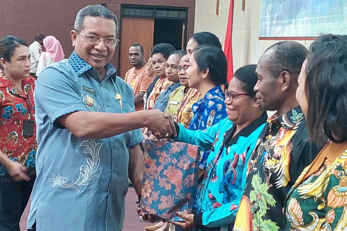Pemkot Sorong salurkan bibit tanaman pangan bagi masyarakat