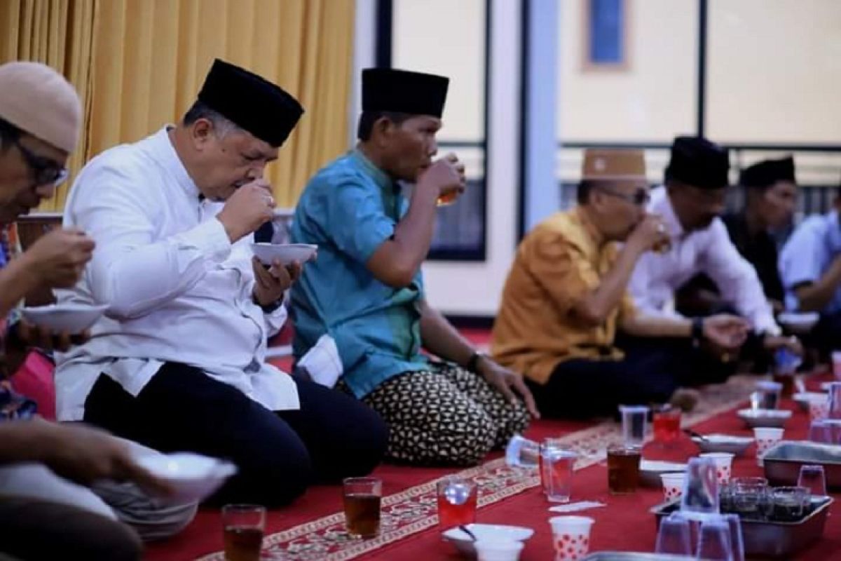 Wawako Solok hadiri buka bersama anak yatim di Kelurahan Tanah Garam