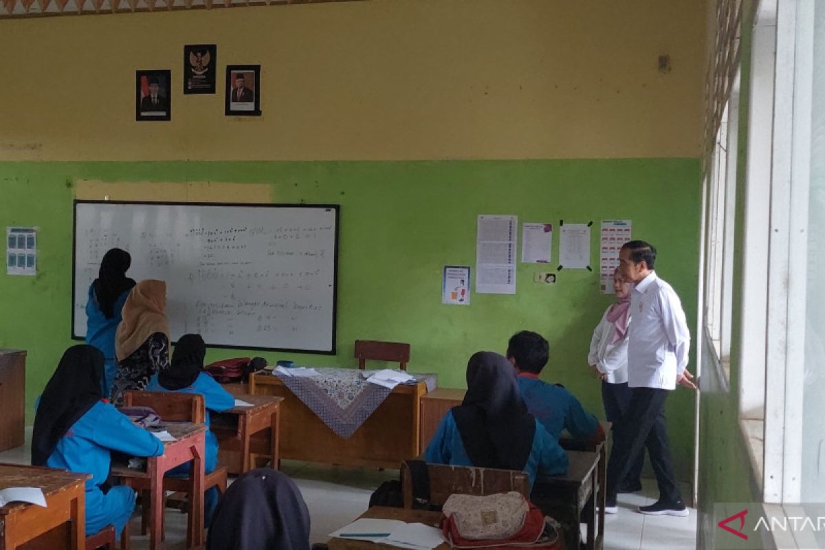 Presiden Jokowi pantau proses belajar mengajar di SMKN 2 Bengkulu Tengah