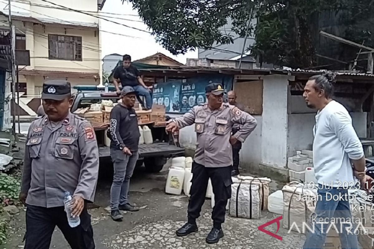 Polresta Pulau Ambon razia 590 liter minuman keras lokal  ilegal