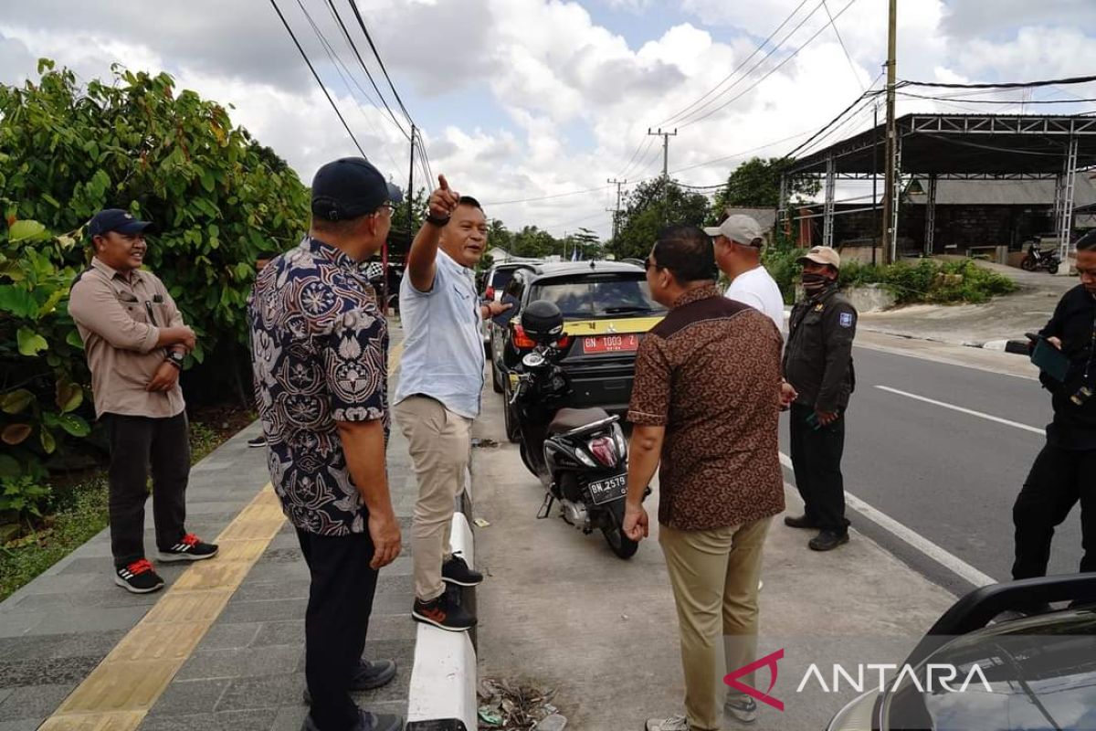 DPRD Bangka Belitung tinjau kondisi jalan Sungailiat-Pudingbesar temuan BPK