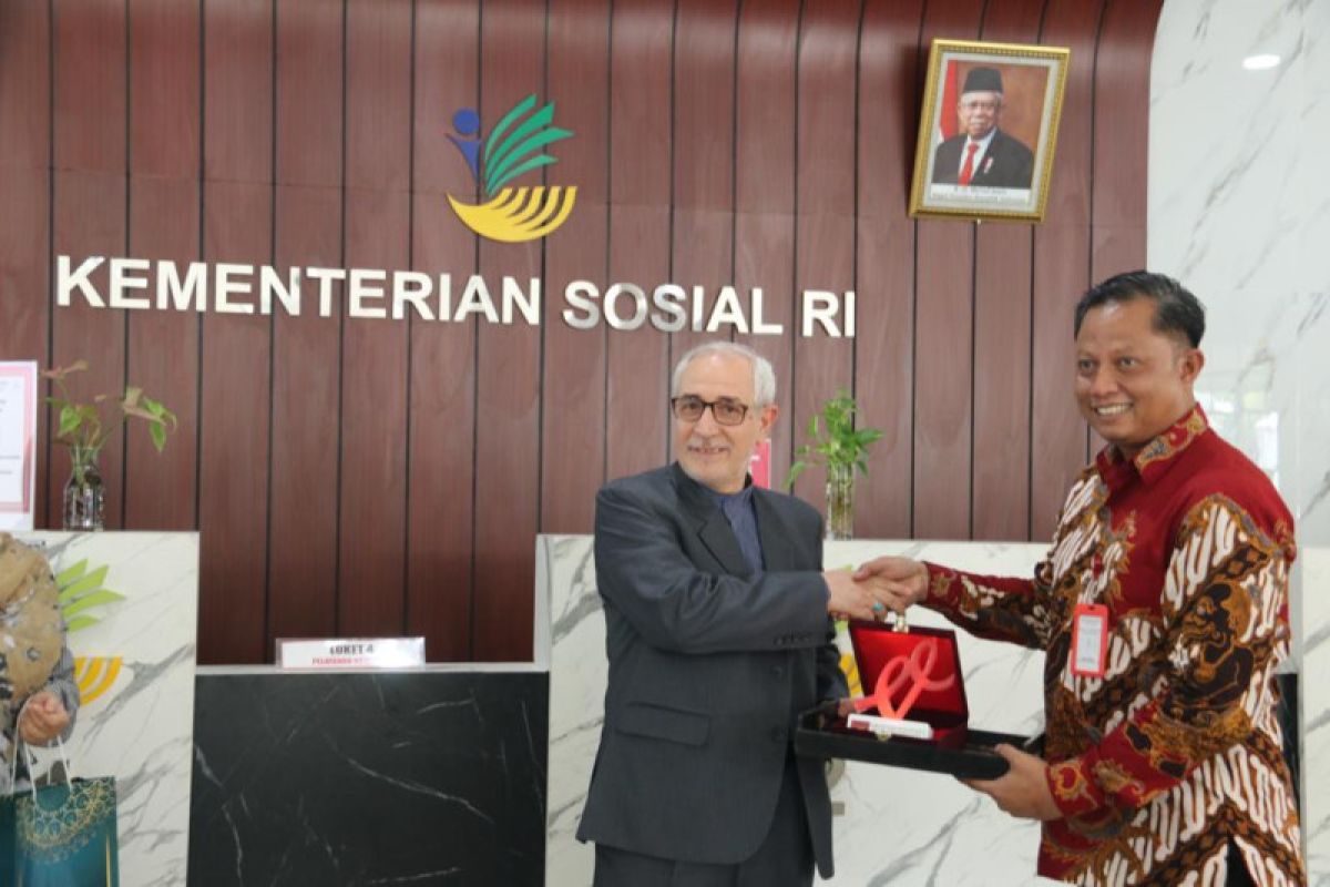 Iranian delegates visit Bekasi social rehabilitation center