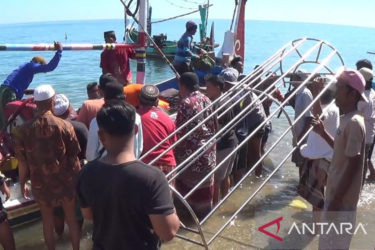 Jenazah korban kecelakaan kapal di Madura dibawa ke Situbondo