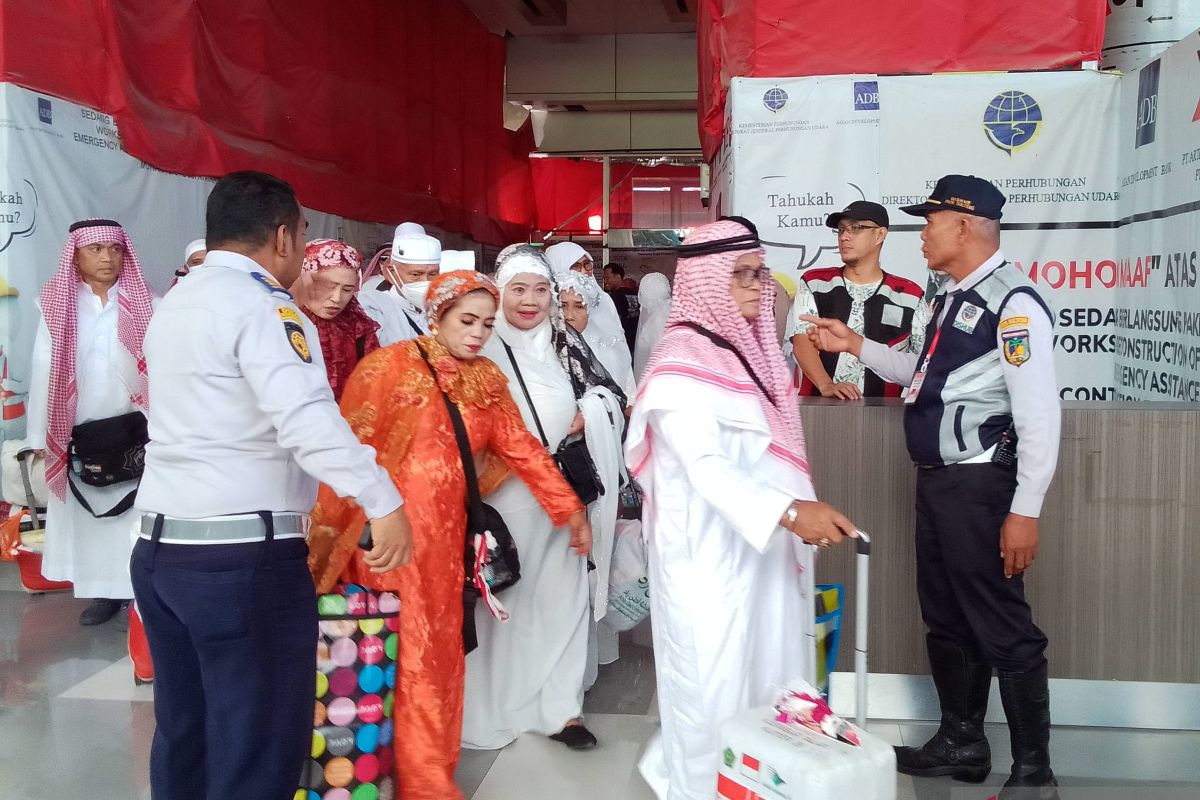 Jamaah haji kloter pertama asal Sulteng tiba di Bandara Mutiara Sis-Aljufri