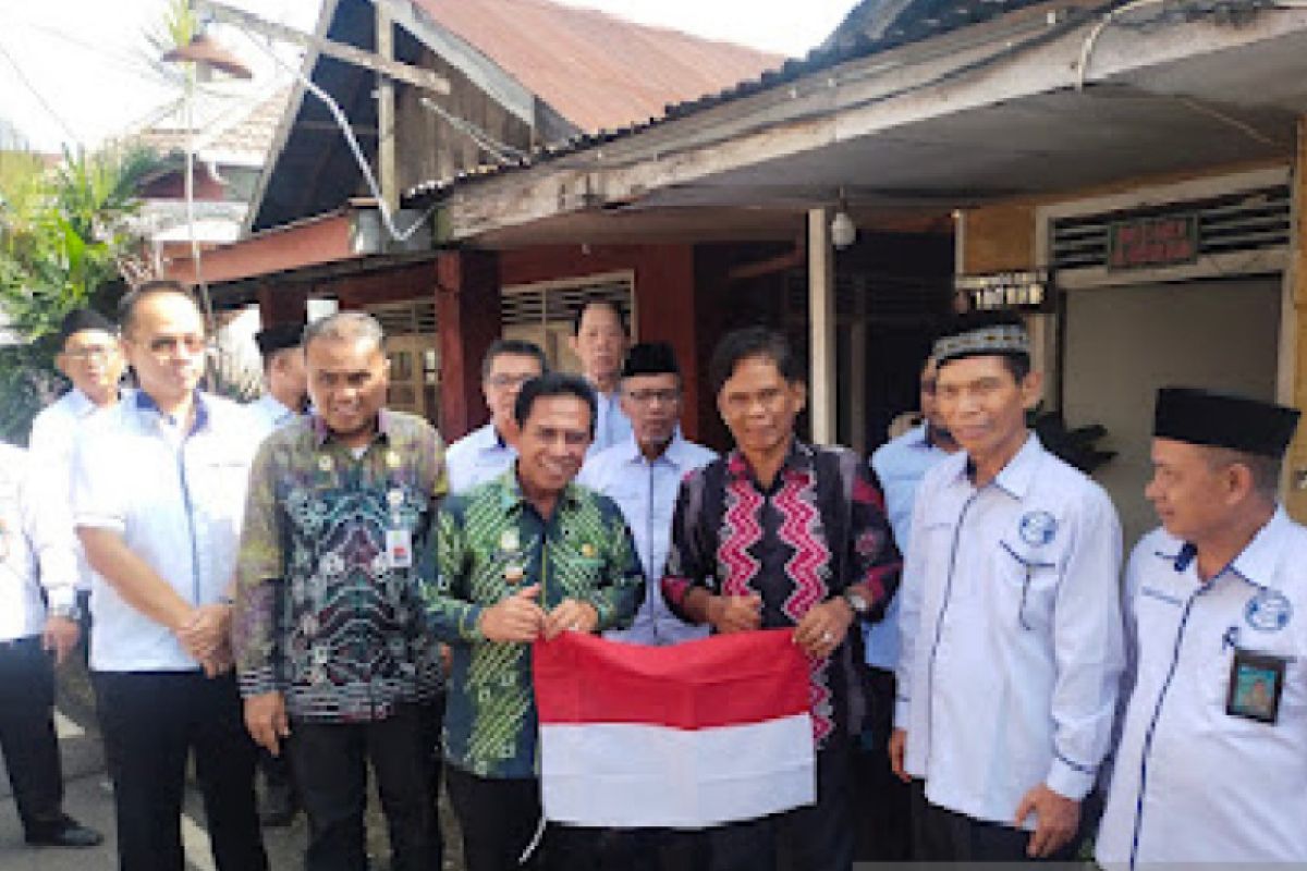 Banjarmasin resmi laksanakan Gernas pembagian bendera merah putih 