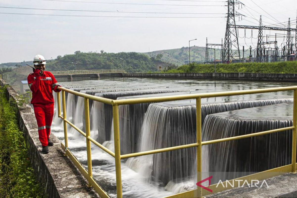 PLN operasikan dua PLTA dan tiga PLTM berkapasitas total 36,6 MW