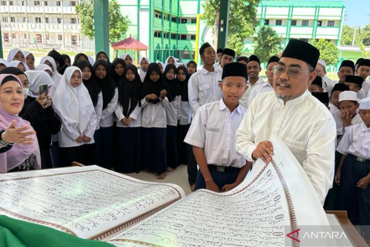 Wakil Ketua MPR: Mushaf Al Quran raksasa ajak terus cintai Al Quran