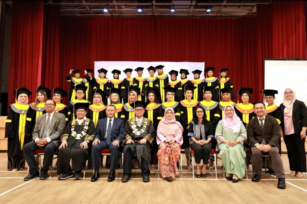 Puluhan PMI di Singapura raih gelar sarjana di UT