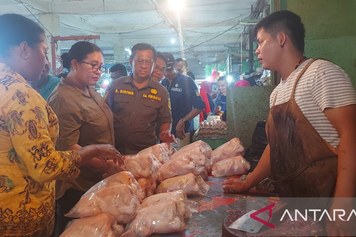 Pemprov Papua minta TPID mengatasi kenaikan harga daging ayam