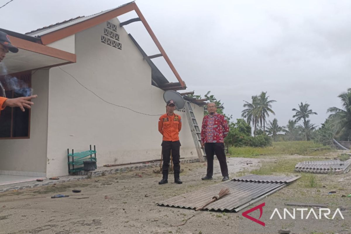 Dua rumah warga di Bangka terdampak angin puting beliung