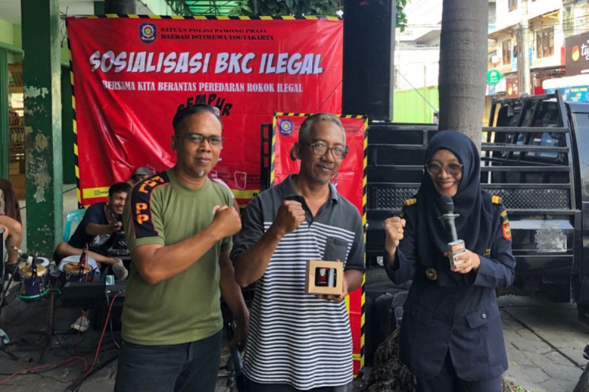 Tekan peredaran rokok ilegal, Bea Cukai gelar operasi dan sosialisasi di dua kota ini