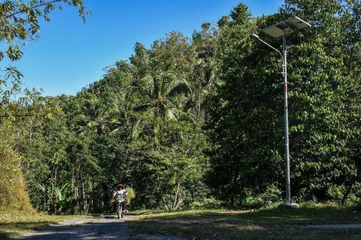 Penggunaan PJU tenaga surya upaya mitigasi bencana di Mataram