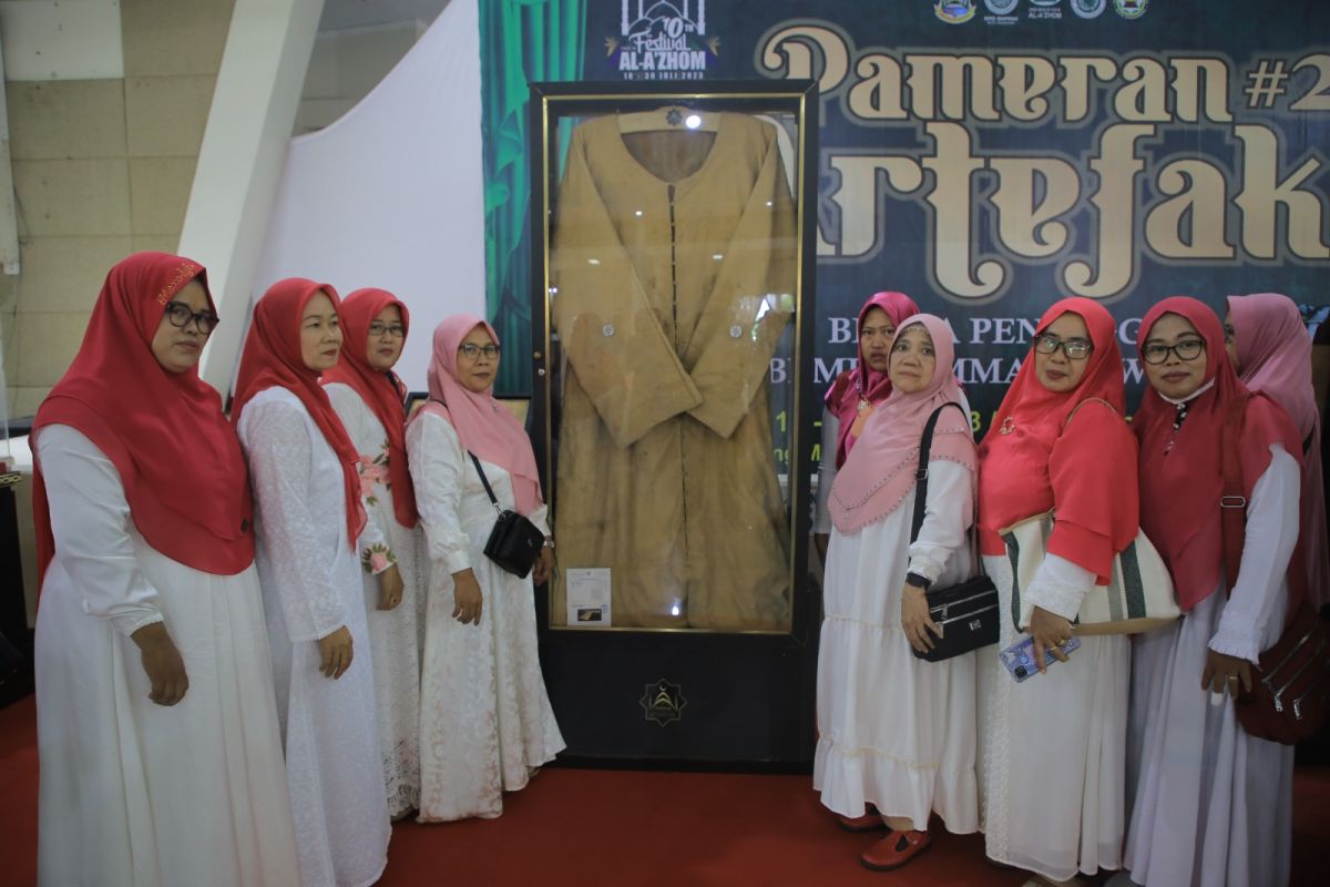 Gamis Rasulullah SAW di pameran artefak buat pengunjung terkesima