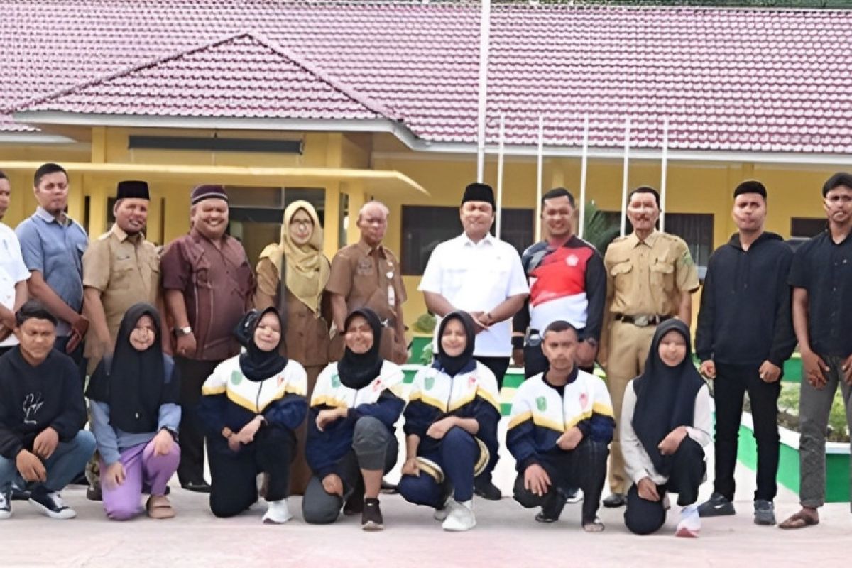 Ketua DPRD Riau lepas kontingen O2SN asal Inhu berlaga di tingkat provinsi