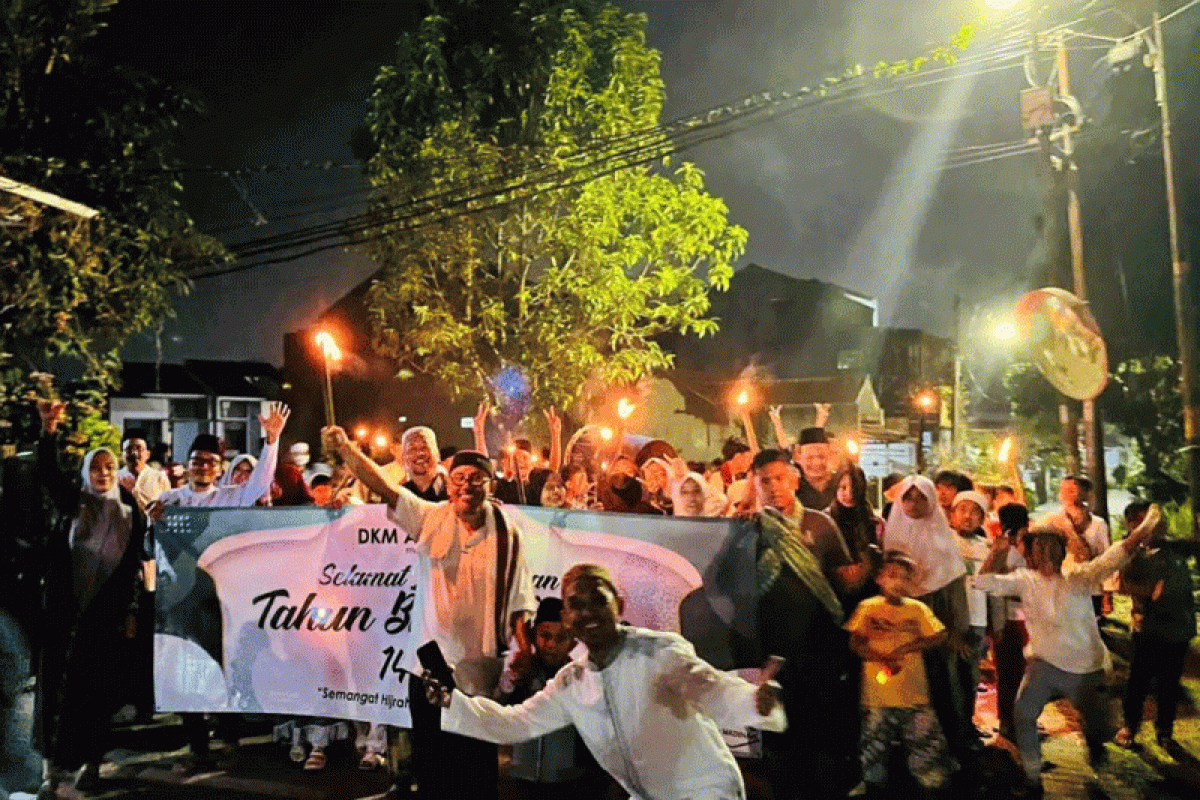 Meriahkan Tahun Baru Islam, warga MBR pawai obor sambil bersholawat