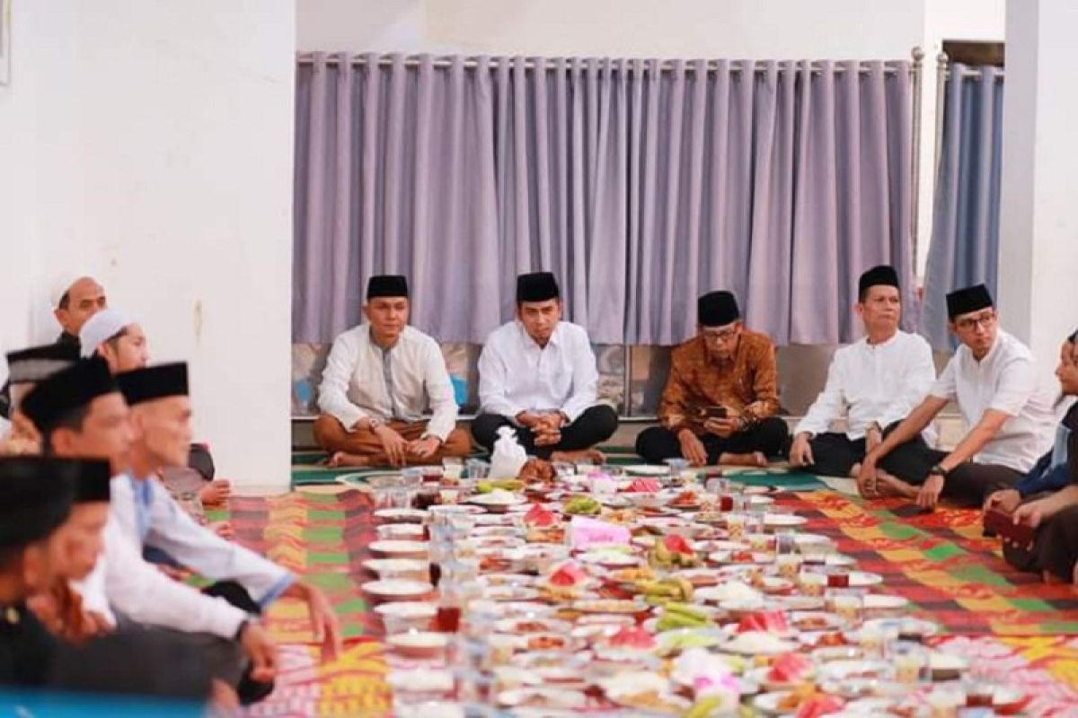 Wako Solok serahkan santunan anak yatim