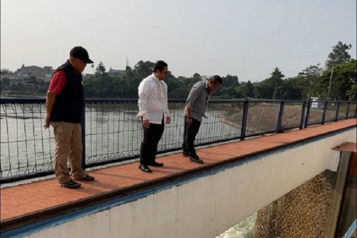 Wali Kota Tangerang prihatin empat pintu di Bendungan Pintu air 10 rusak