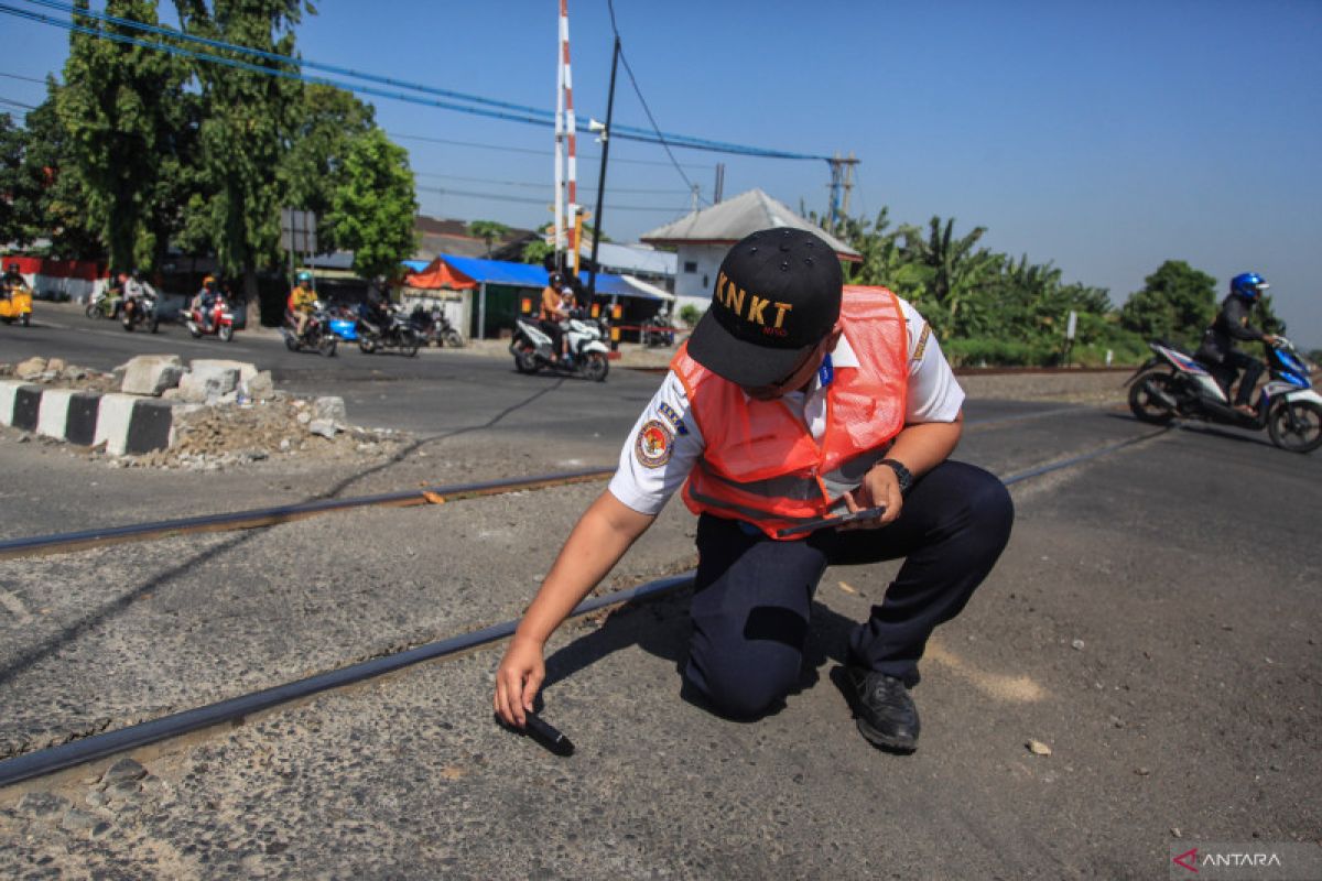 KNKT deploys teams to investigate train-truck collision in Semarang