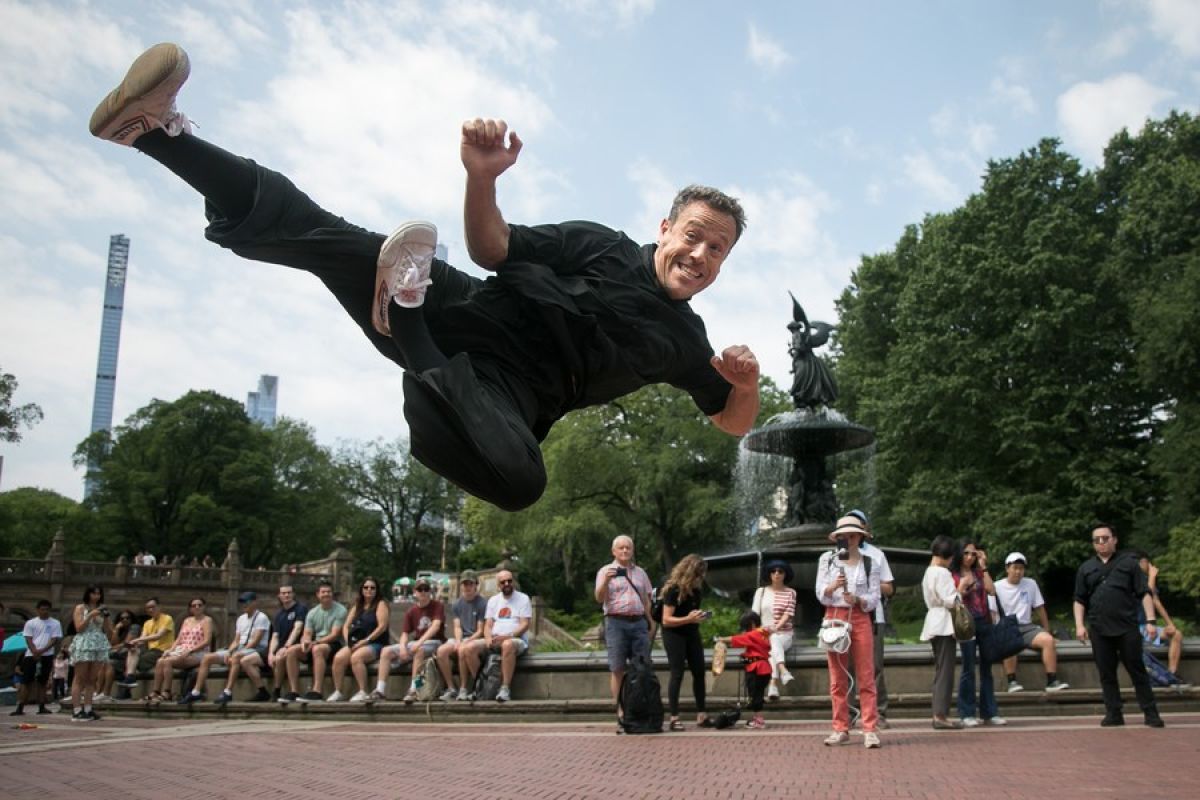 Upacara "eye dotting" awali musim festival perahu naga di New York, AS