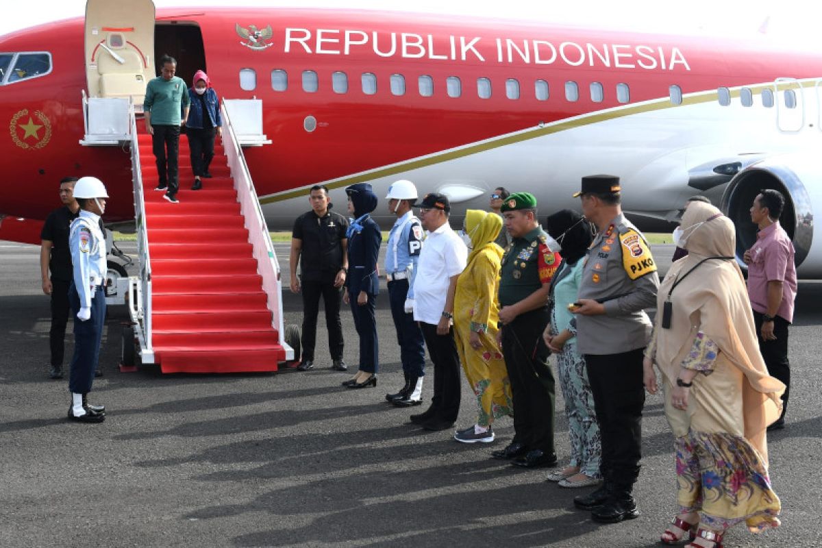 Presiden usai berkunjung ke Bengkulu undang gubernur rapat terbatas