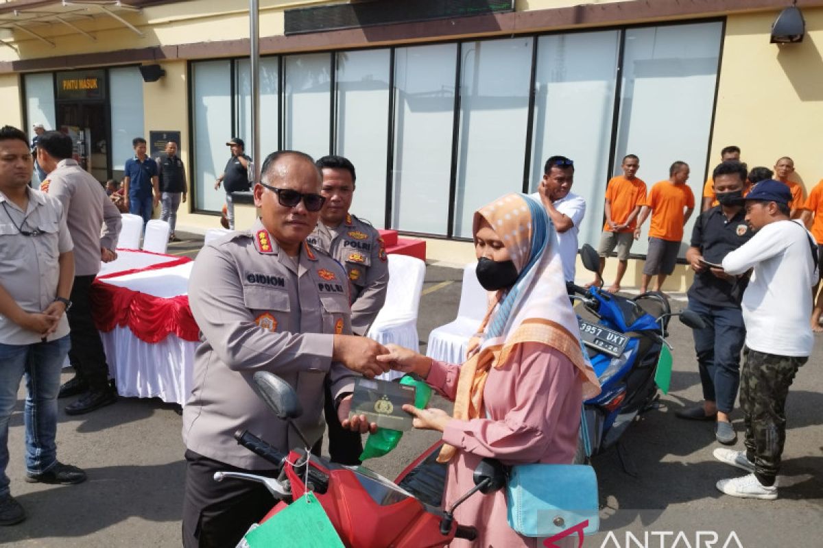 Kapolres Jakut kembalikan sepeda motor warga yang dicuri pencuri