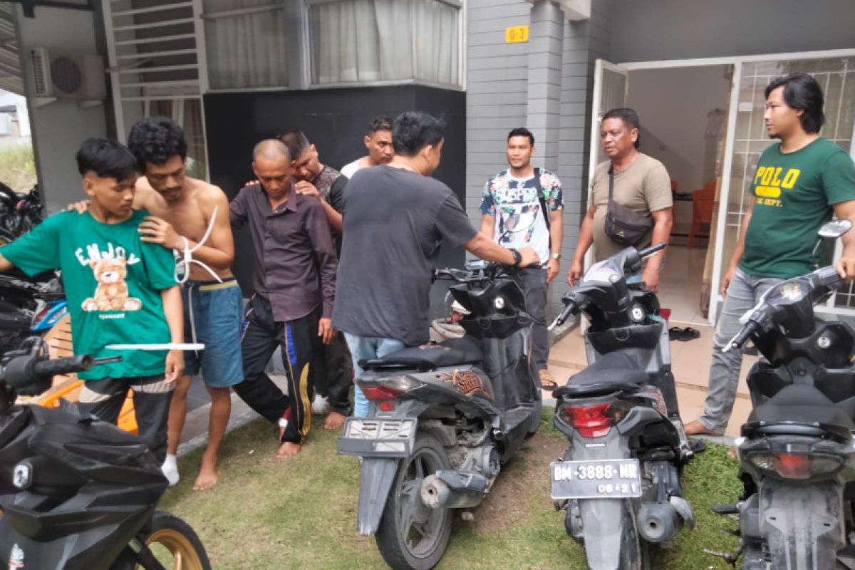 Pencuri dan penadah sepeda motor di Pekanbaru dibekuk polisi