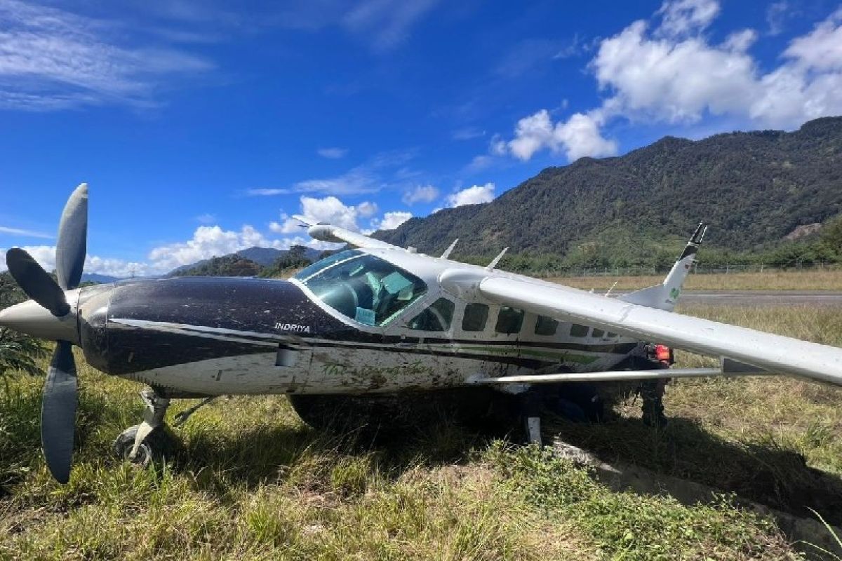 Pesawat smart air tergelincir saat mendarat di bandara Bilorai Sugapa