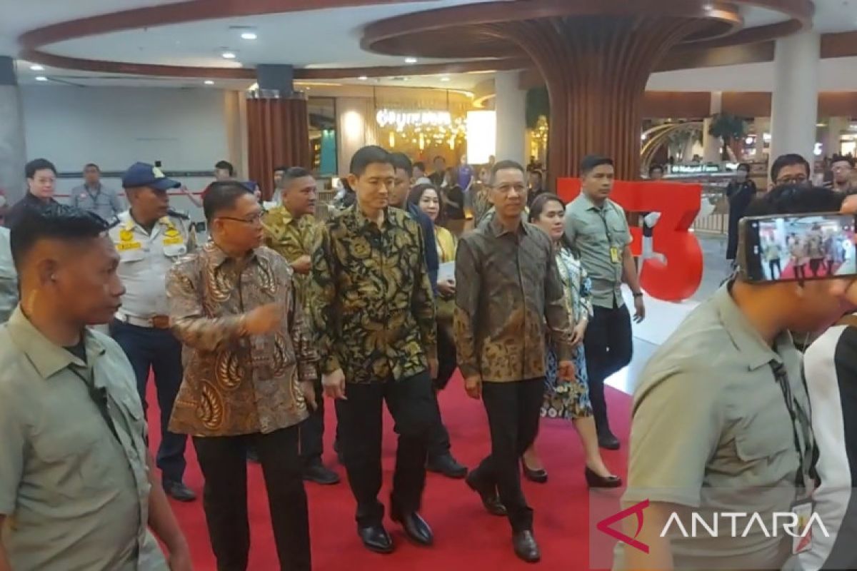 Pj Gubernur DKI Jakarta pakai batik dukung "Gaya Lokal Lebih Vokal"