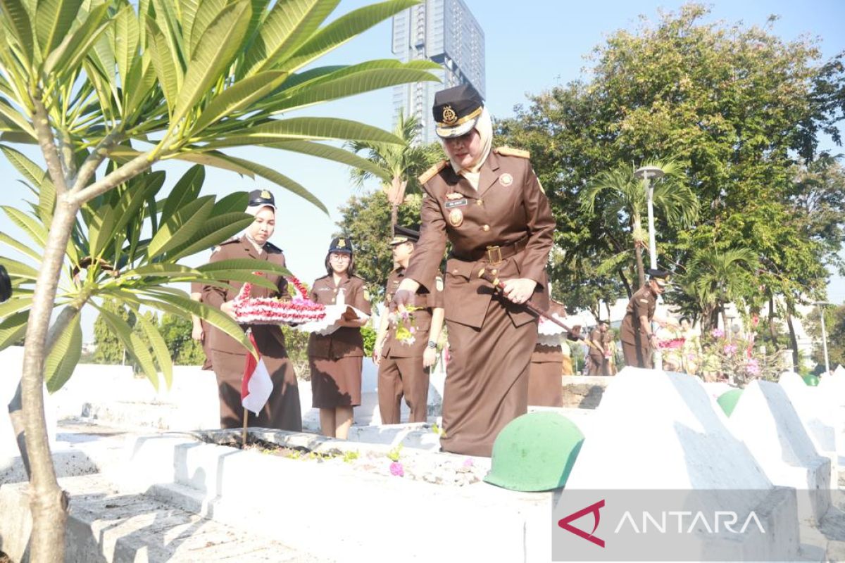 Jaksa Jatim ziarah ke Taman Makam Pahlawan Surabaya