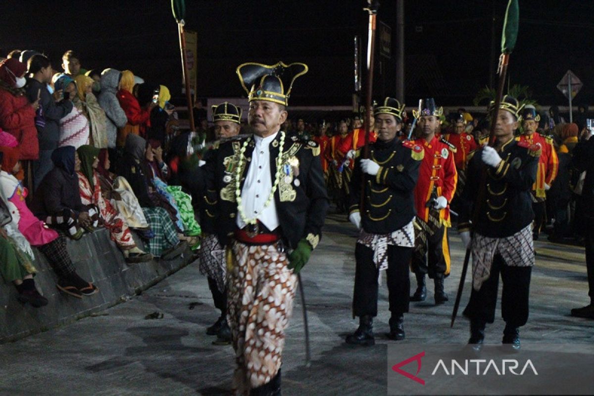 Warga lereng  Merapi Merbabu di Boyolali gelar kirab budaya Temu Tirta