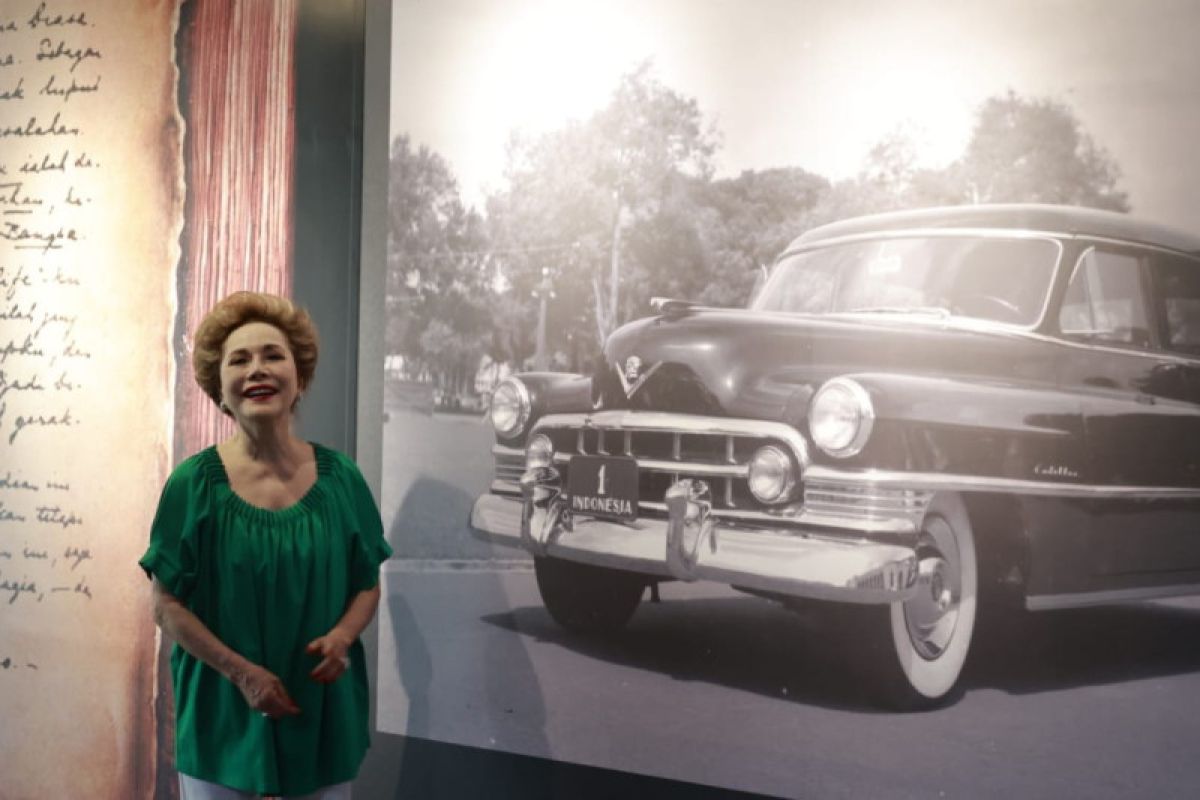 Ratna Sari Dewi kunjungi pameran arsip statis Sukarno di gedung ANRI