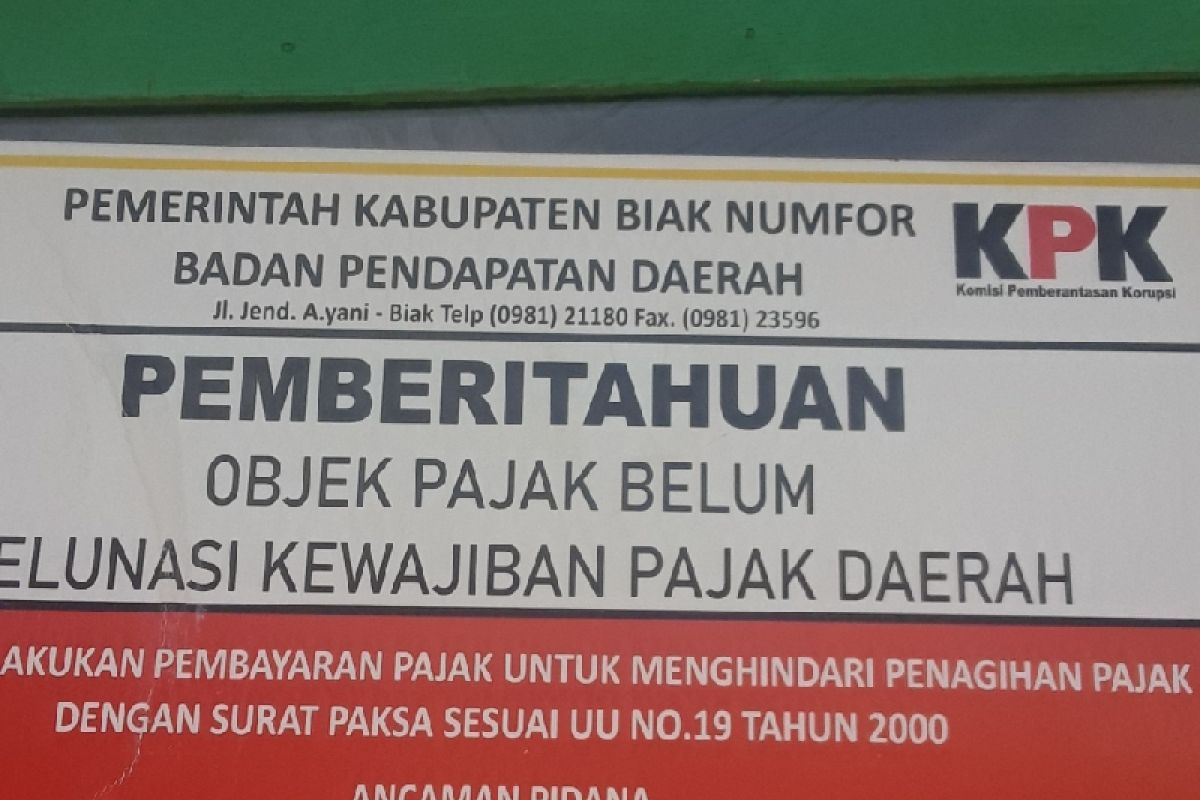 Bapenda Biak Numfor Pasang Stiker Penunggak Pajak Daerah - ANTARA News ...